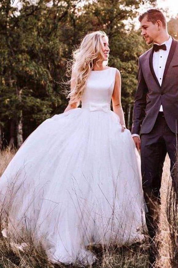 Elegant Round Neck V-back Tulle Ivory Backless Wedding Dresses With Bowknot WD09