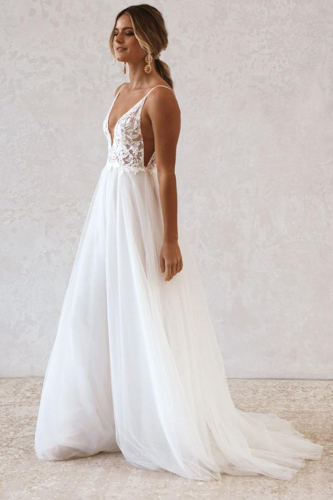 Simple A Line V neck White Tulle Spaghetti Straps Beach Wedding Dresses  with Lace – trendtydresses
