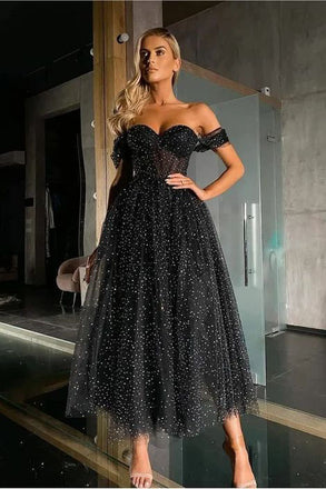 A line Black Off the Shoulder Sweetheart Above Knee Prom Dresses, Homecoming Dresses OM0132