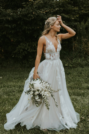 Gorgeous A line Tulle V Neck Straps Bridal Dresses, Beach Wedding Dress With Lace OW0104